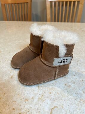UGG Infant Classic Shearling Booties - Chestnut